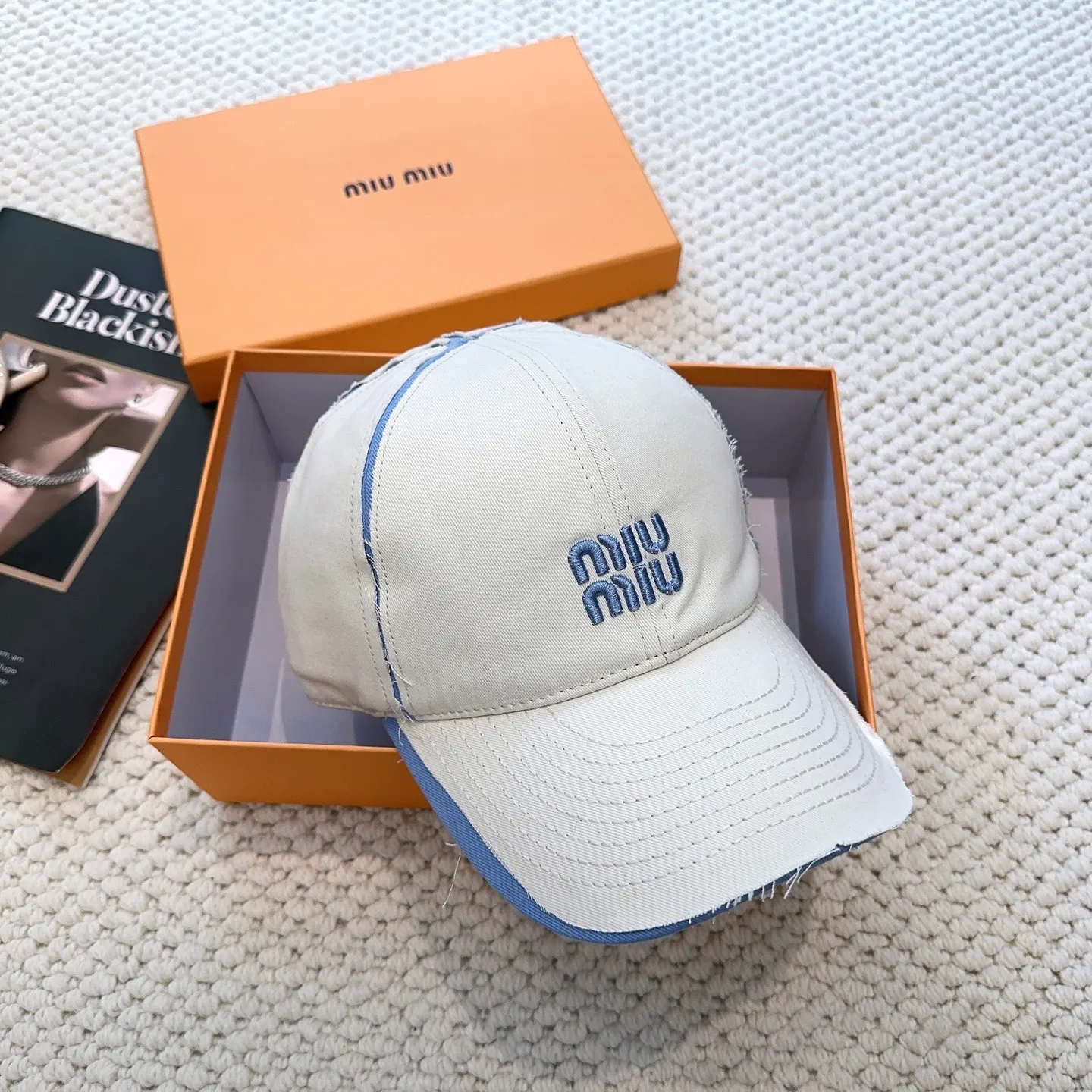 P96💛 Comes with dust bag. [Miumiu Miu Miu] High version of the new order style embroidered baseball cap🧢The big brand style is super easy to match, so hurry up and get it!