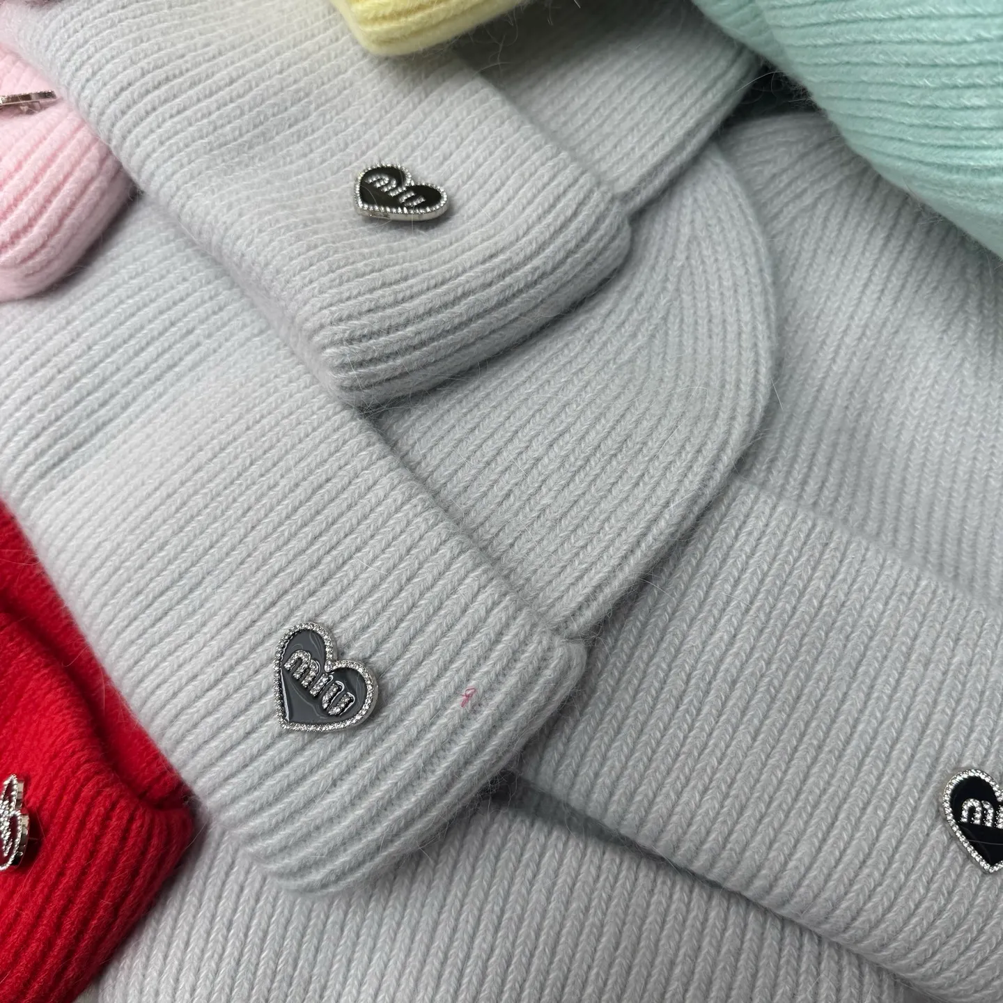 Order style miumiu beanie is shipped✈️