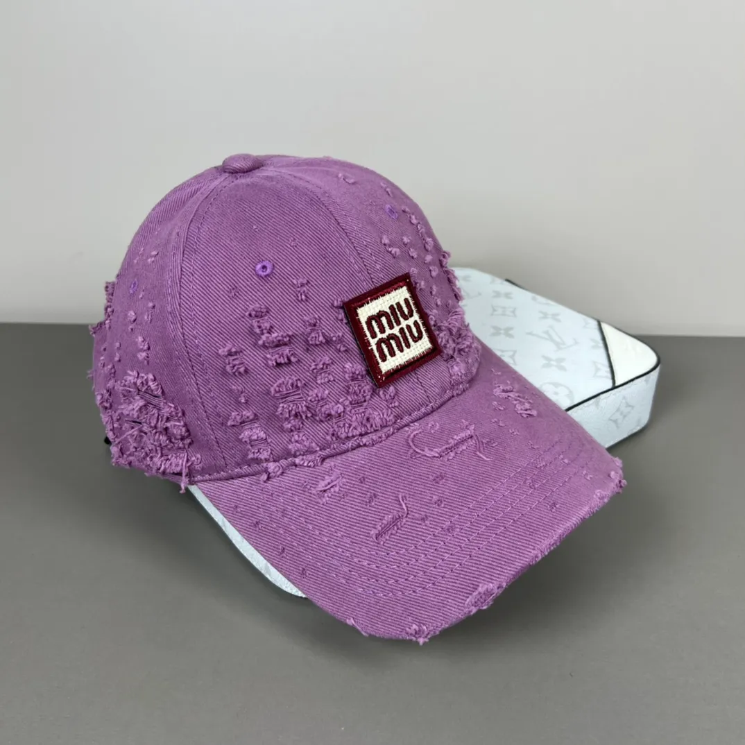 50💰Miumiu miumiu (recommended by Xiaohongshu’s popular model) original spring and summer new baseball cap, authentic mold-making and custom-made, the original workmanship is meticulous and the quality is superb!