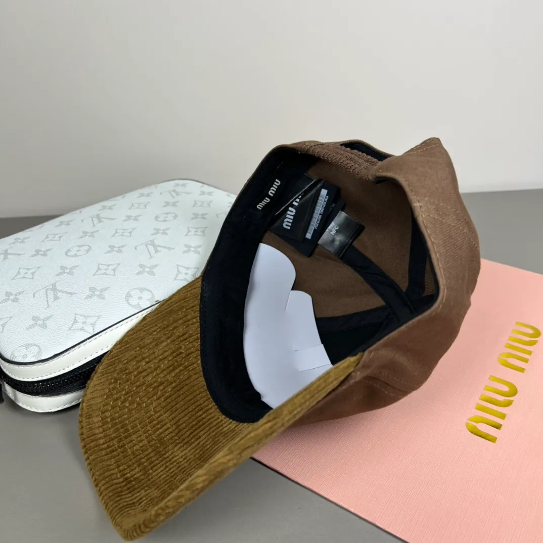52💰Miumiu Miumiu new order style embroidered baseball cap🧢big brand style is super easy to match, get it now!