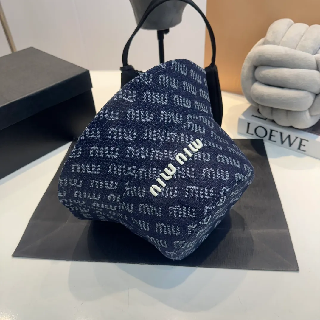 P60 miumiu new denim fisherman hat, the hottest color at the moment - full of street style! Trendy and versatile, Xiaohongshu grows grass, poison, get your boyfriend, and cool together