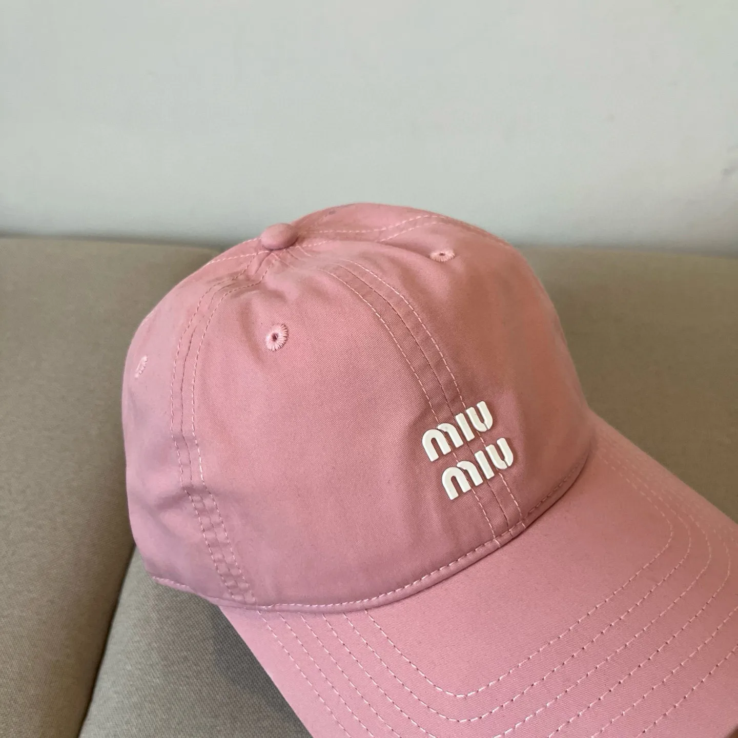 P50 miumiu original spring and summer new baseball cap, genuine mold-making and custom-made, the original workmanship is meticulous and the quality is superb!