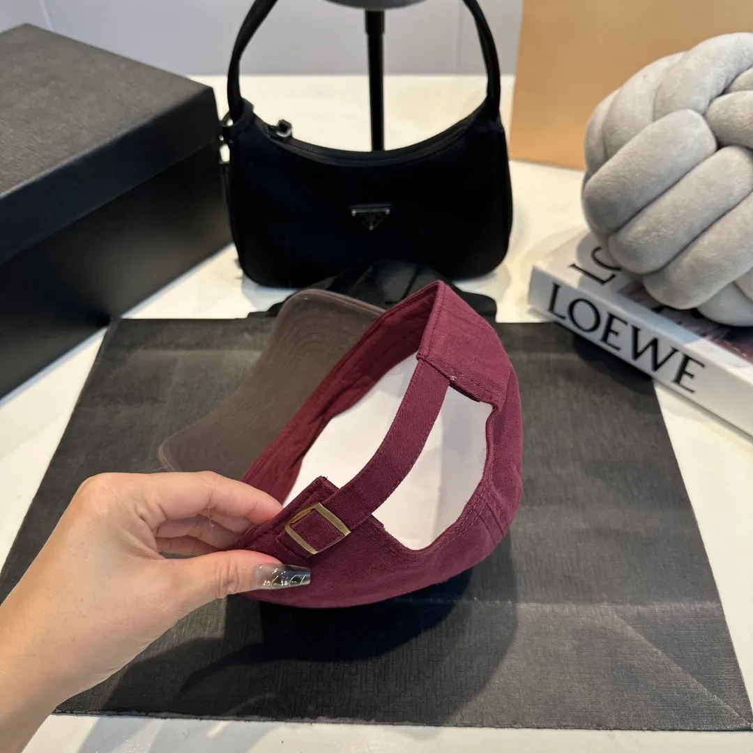 P60 miumiu new 25 spring and summer baseball cap, widened to show small head, new logo embroidery for spring and summer, same style for men and women