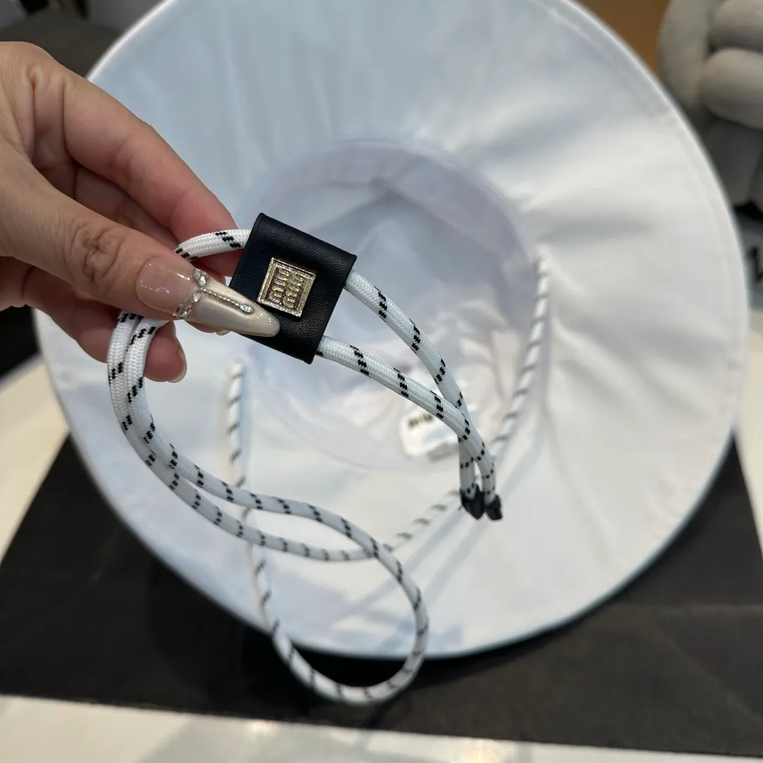 P70 Miumiu Miumiu new order style embroidered graffiti bucket hat🧢big brand style is super easy to match, get it now!