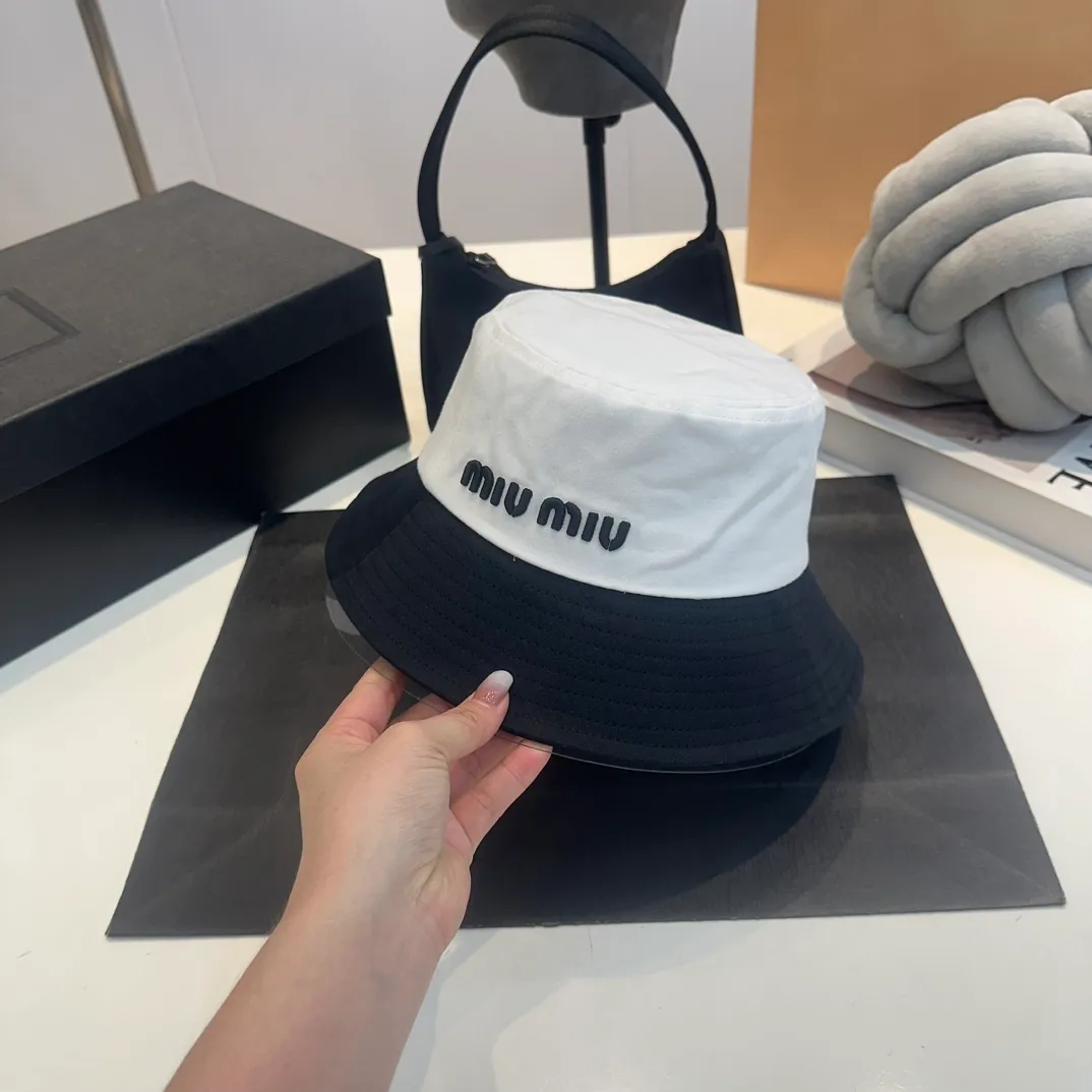 P56 MiuMiu Miu Miu girl's daily bucket hat. A very versatile baseball cap. Classic embroidered logo. Versatile and fashionable.