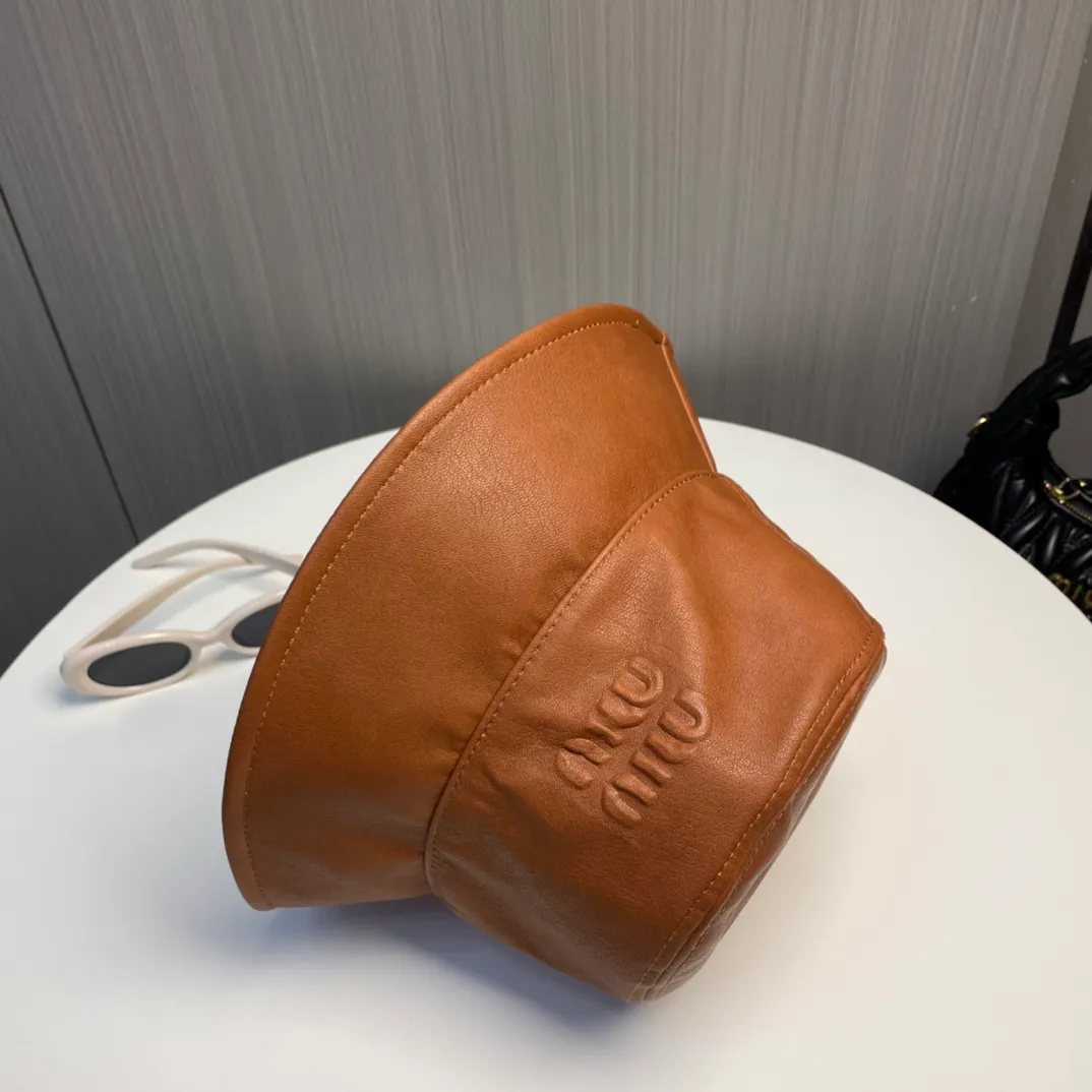 P66 comes with a cloth bag, miumiu new autumn and winter new original fisherman hat, full of retro charm, 1:1 mold customization, excellent quality, basic head circumference 56, adjustable.