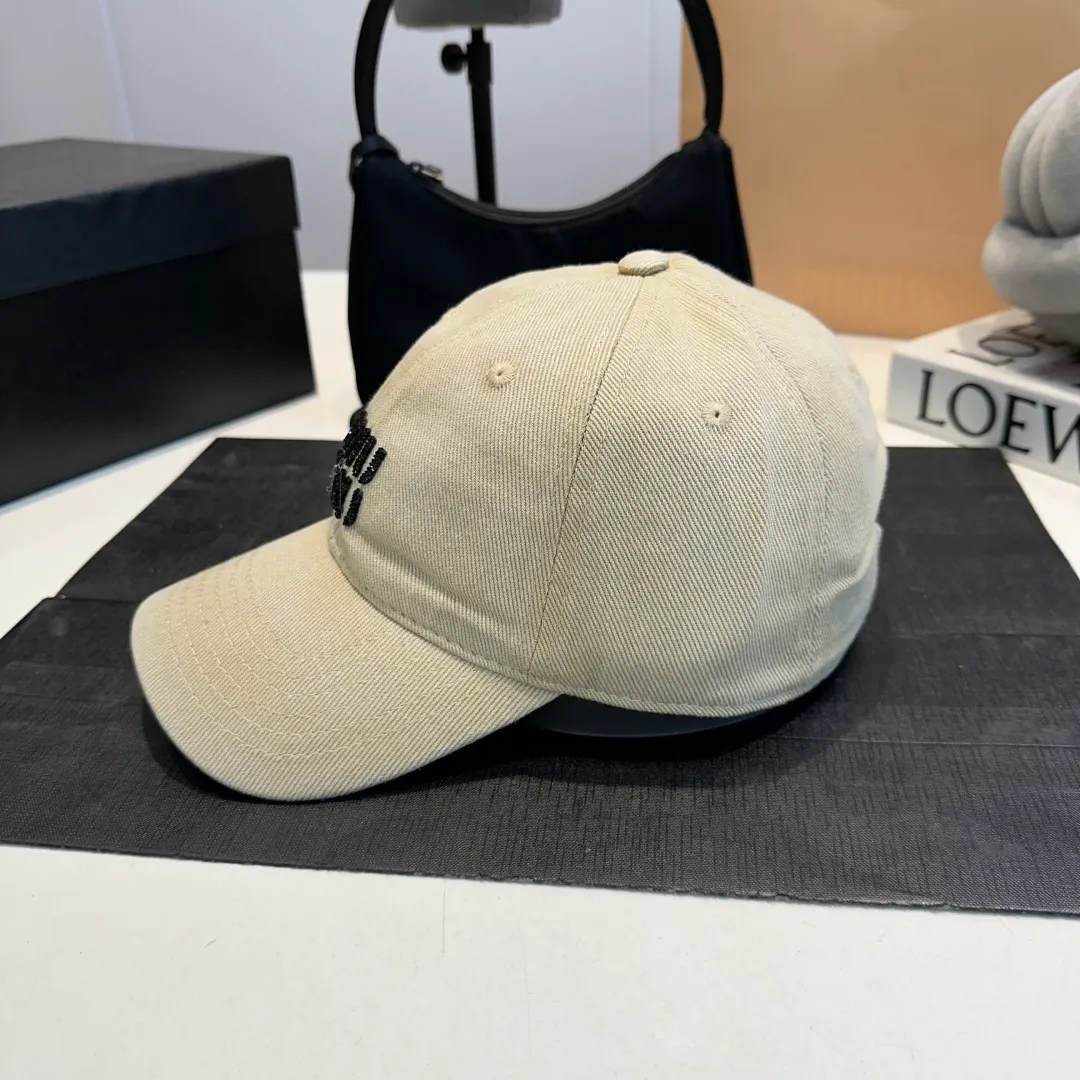 P60 miumiu new 25 spring and summer baseball cap, widened to show a small head, 25 spring and summer new logo embroidery, same style for men and women