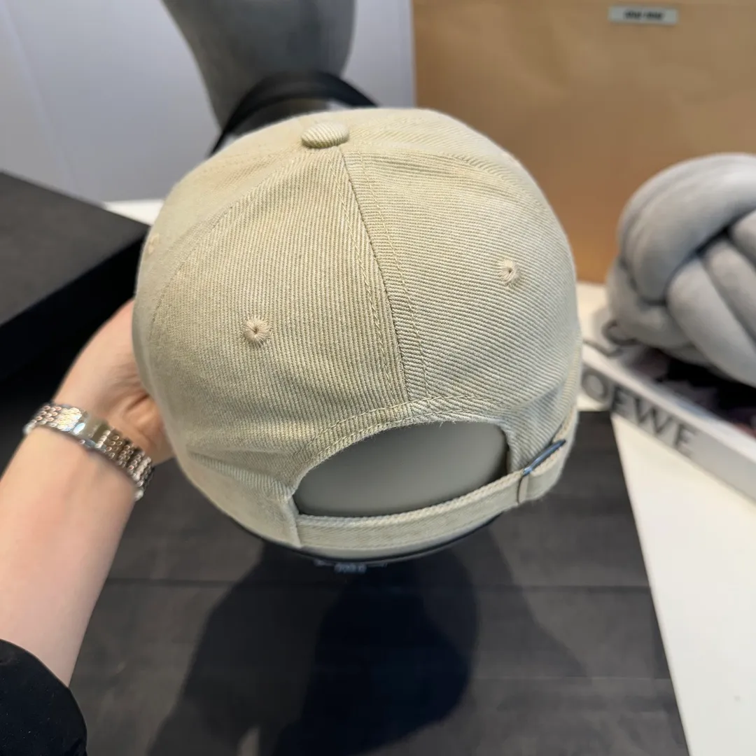 P60 miumiu new 25 spring and summer baseball cap, widened to show a small head, 25 spring and summer new logo embroidery, same style for men and women