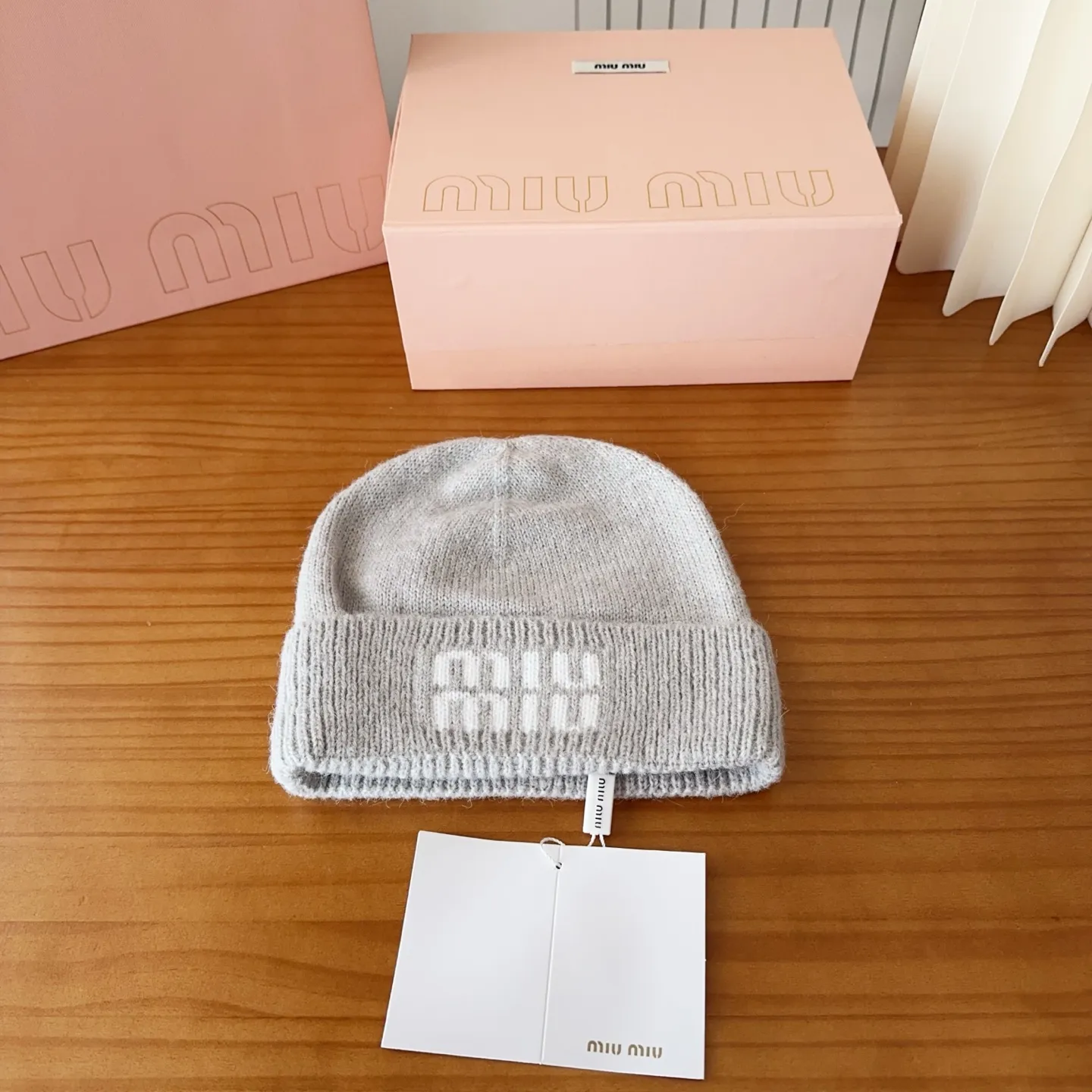 💰60 miumiu’s most popular knitted hat at the Miu Miu counter! Xiaohongshu’s new product is released, it’s so 🉑️, high-elastic fabric, classic colors, same style for men and women.