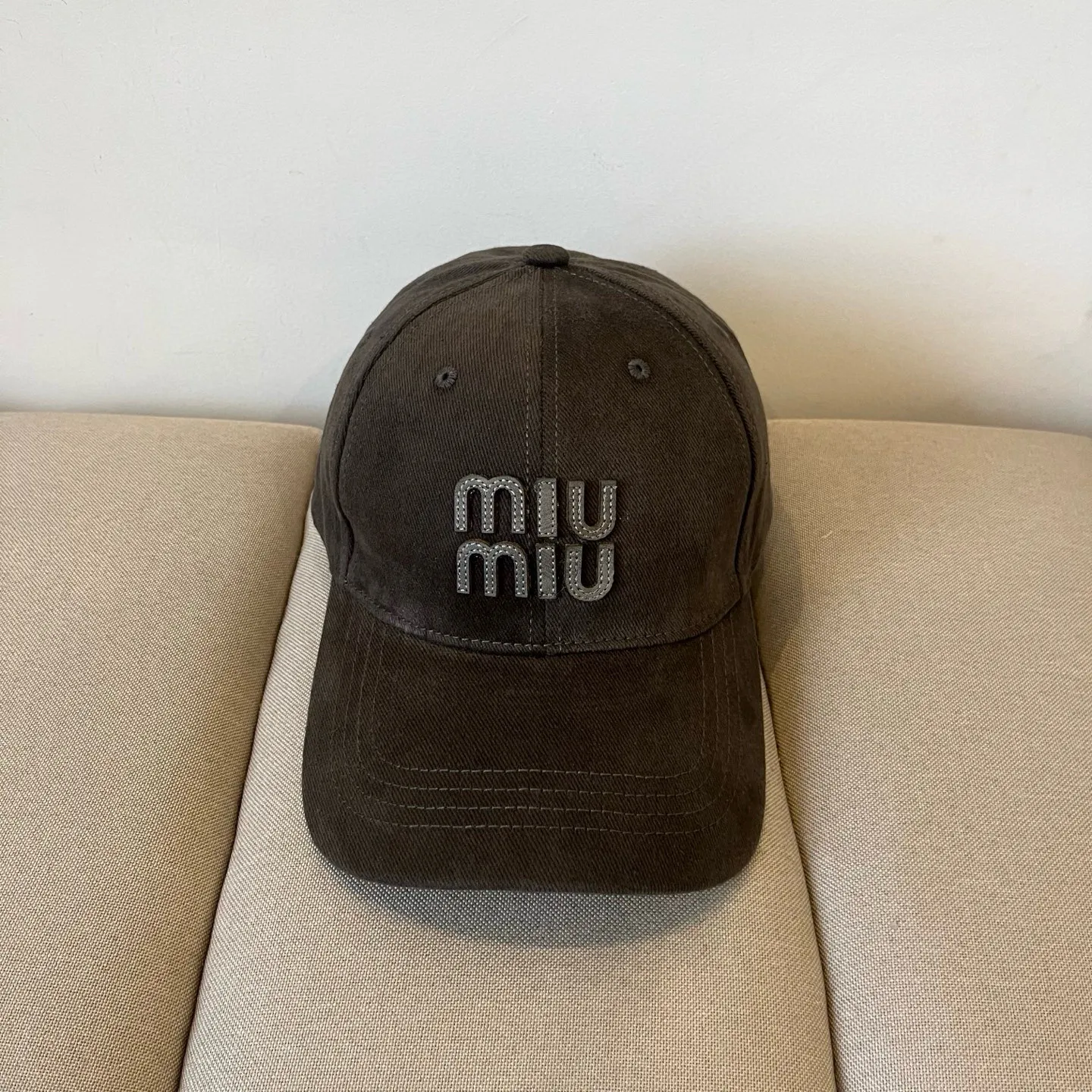 P60 miumiu original spring and summer new baseball cap, authentic mold-making and custom-made, the original workmanship is meticulous and the quality is superb!