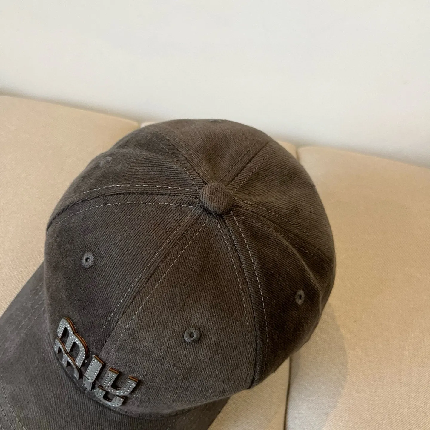 P60 miumiu original spring and summer new baseball cap, authentic mold-making and custom-made, the original workmanship is meticulous and the quality is superb!