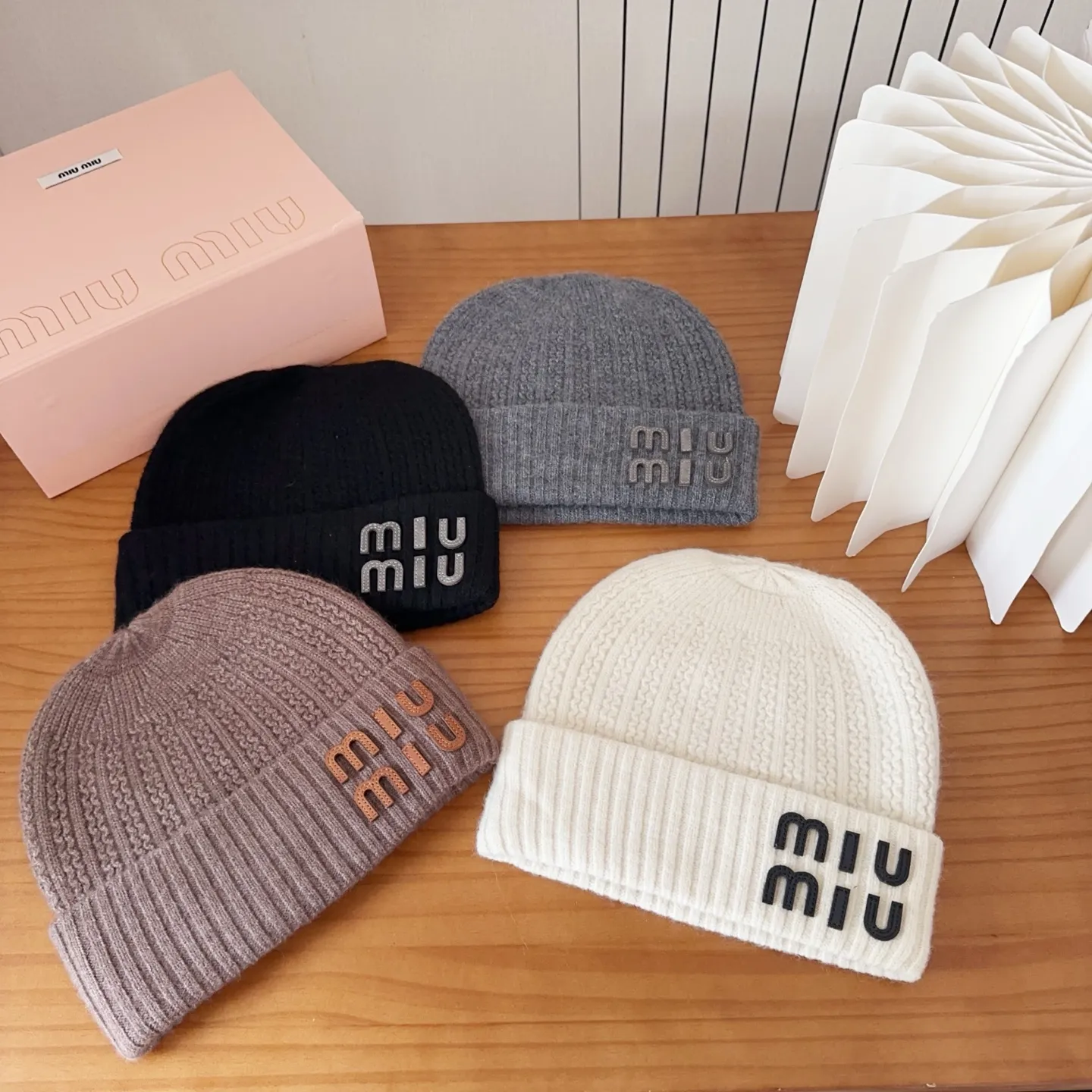 💰60 miumiu’s most popular knitted hat at the Miu Miu counter! Xiaohongshu’s new product is released, it’s so 🉑️, high-elastic fabric, classic colors, same style for men and women.