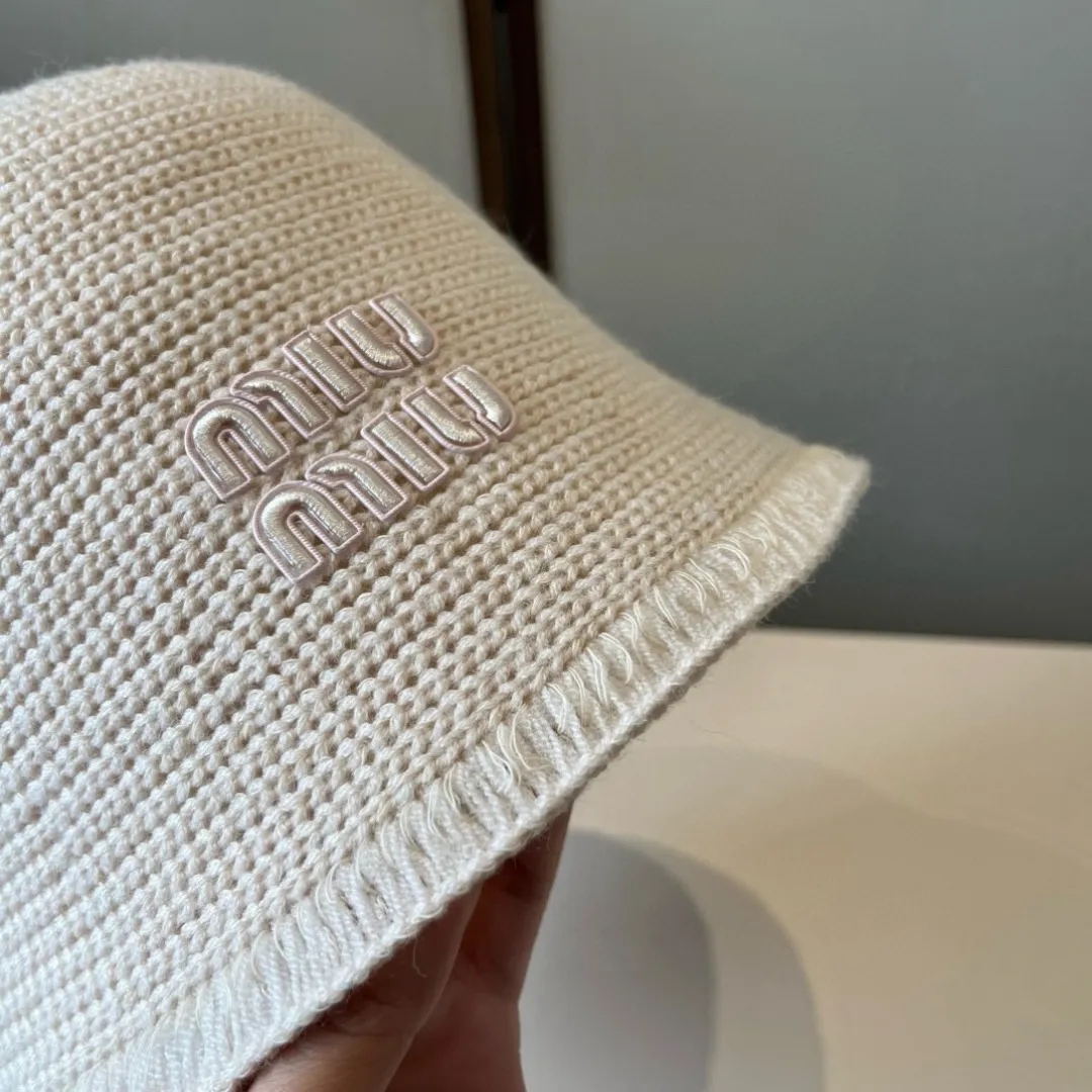 💰90¥ miumiu new fisherman hat, head circumference 57cm