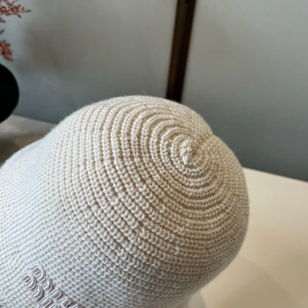 💰90¥ miumiu new fisherman hat, head circumference 57cm