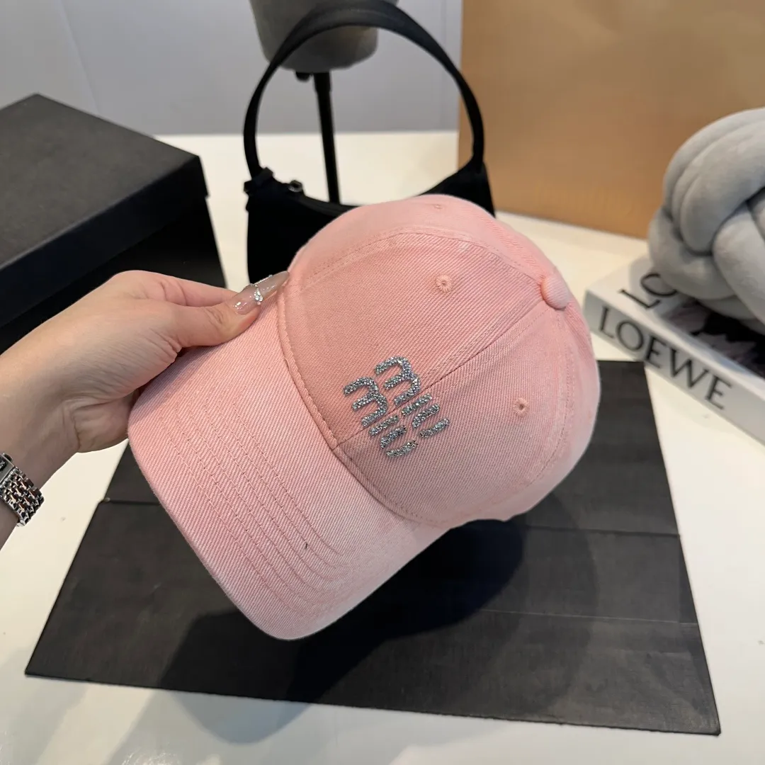 P60 miumiu new 25 spring and summer baseball cap, widened to show a small head, 25 spring and summer new logo embroidery, same style for men and women
