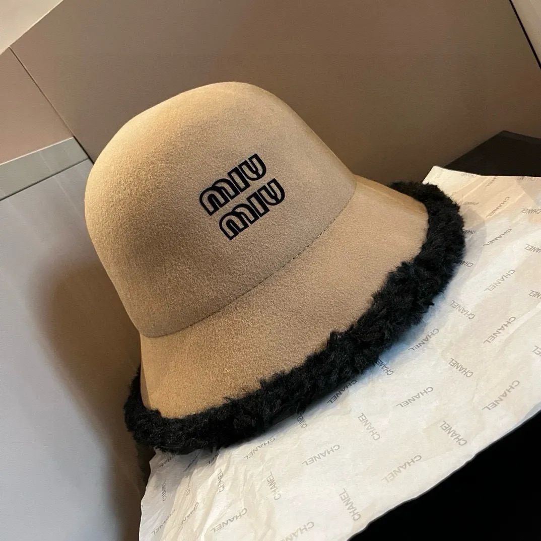 💰180¥ Miumiu new autumn and winter wool hat🦙, head circumference 57cm