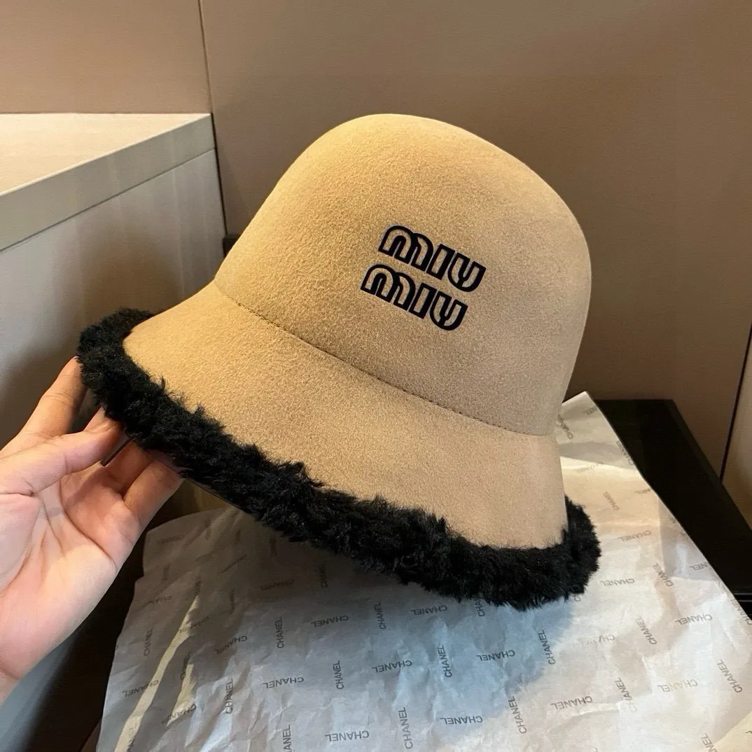 💰180¥ Miumiu new autumn and winter wool hat🦙, head circumference 57cm