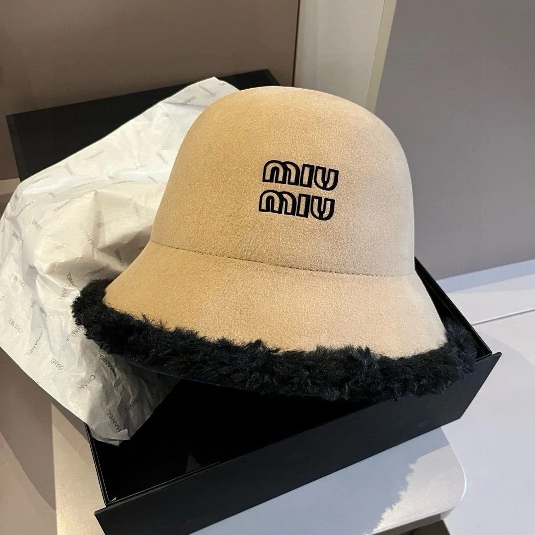 💰180¥ Miumiu new autumn and winter wool hat🦙, head circumference 57cm