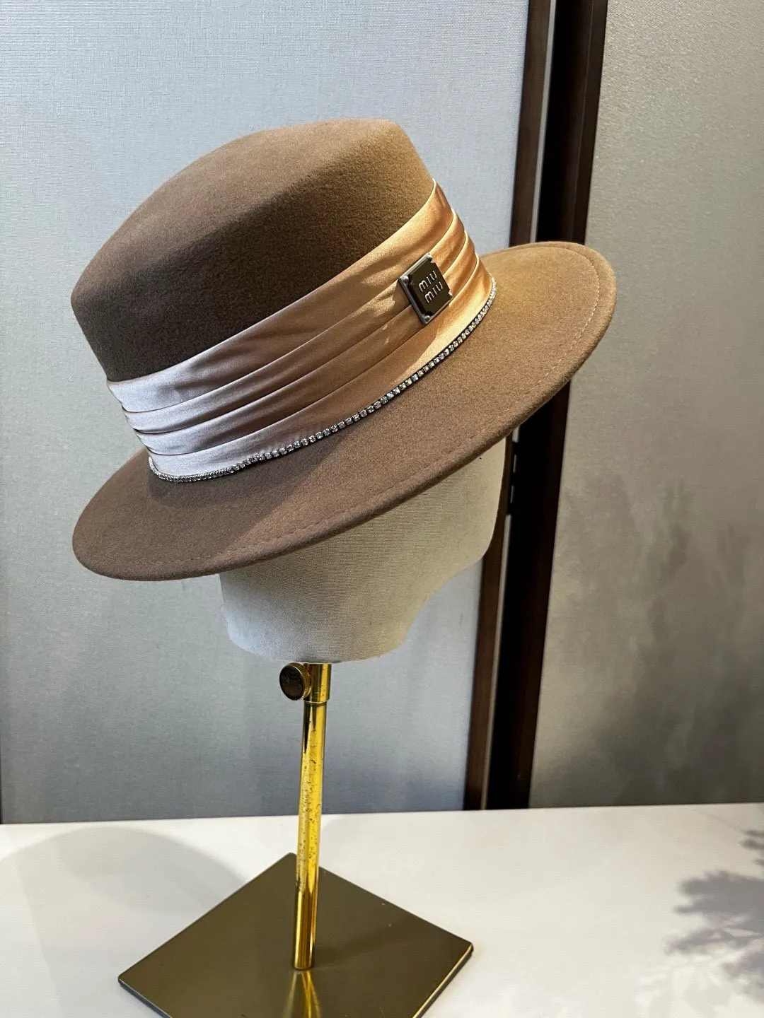 💰190¥ miumiu new wool top hat, flat top hat, 100% wool fabric 🦙%, head circumference 57cm