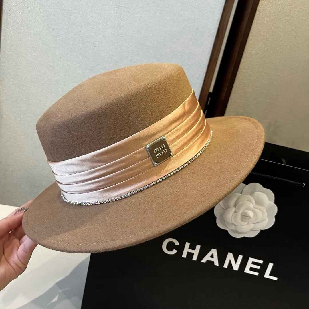 💰190¥ miumiu new wool top hat, flat top hat, 100% wool fabric 🦙%, head circumference 57cm