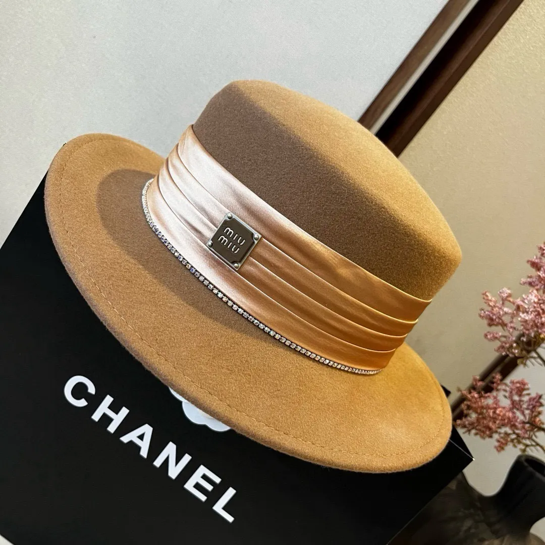 💰190¥ miumiu new wool top hat, flat top hat, 100% wool fabric 🦙%, head circumference 57cm