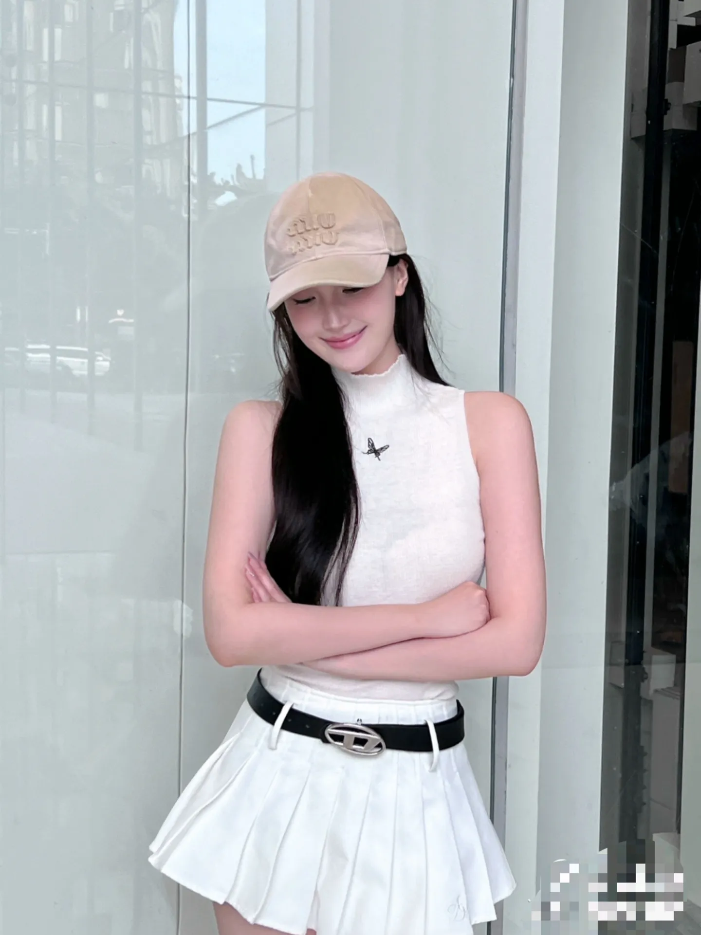 P60 MiuMiu Miu Miu girl's daily baseball cap. A very versatile baseball cap. Classic embroidered logo. Versatile and fashionable.
