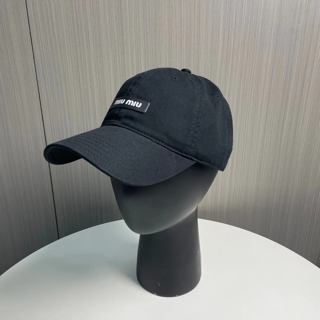 P60 miumiu new solid color baseball cap, the hottest color at the moment - full of street style! Trendy and versatile, Xiaohongshu grows grass, poison, get your boyfriend, and cool together