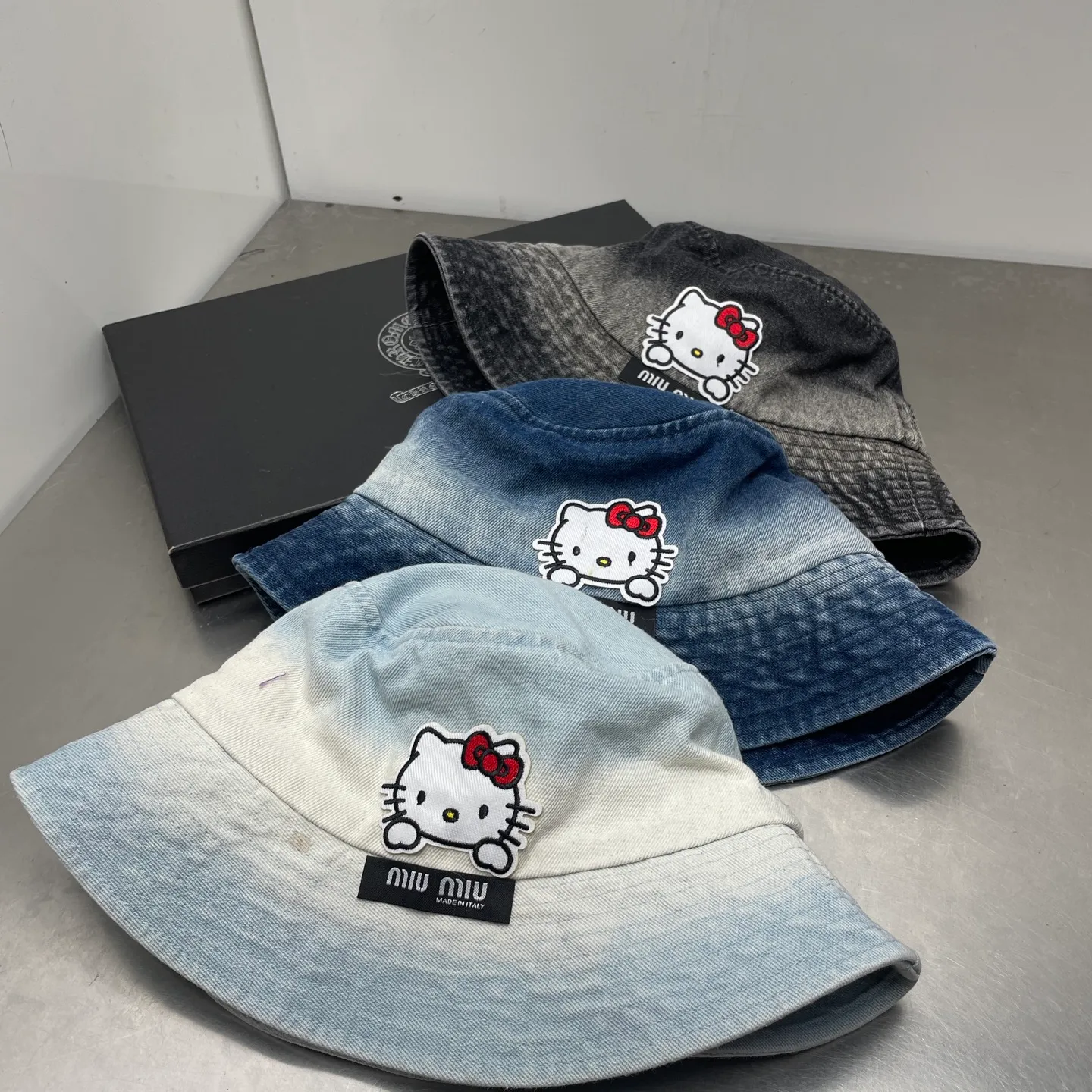 kitty Miumiu gradient denim bucket hat