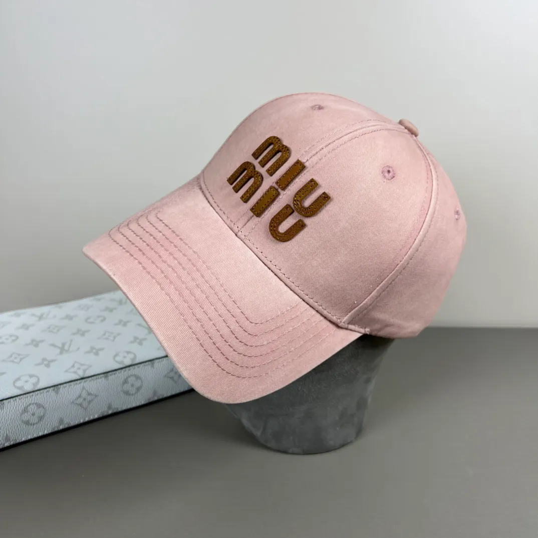 56💰Miumiu miumiu original spring and summer new baseball cap, authentic and custom-made from mold, the original workmanship is meticulous and the quality is superb!
