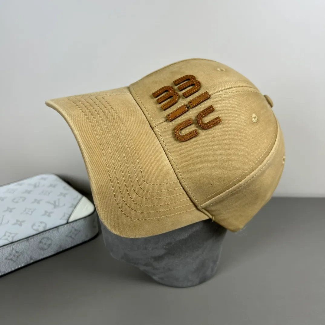56💰Miumiu miumiu original spring and summer new baseball cap, authentic and custom-made from mold, the original workmanship is meticulous and the quality is superb!