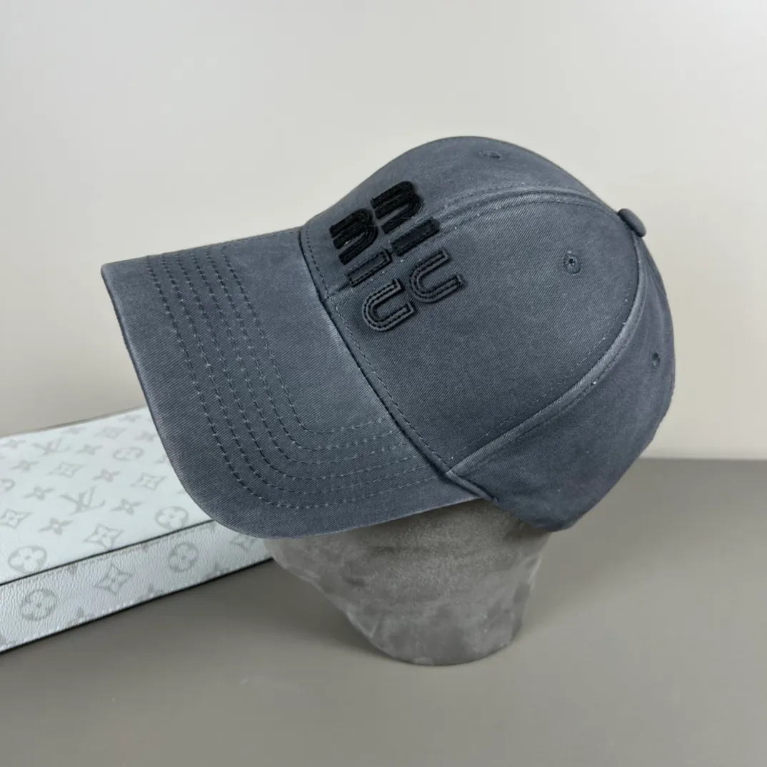 56💰Miumiu miumiu original spring and summer new baseball cap, authentic and custom-made from mold, the original workmanship is meticulous and the quality is superb!