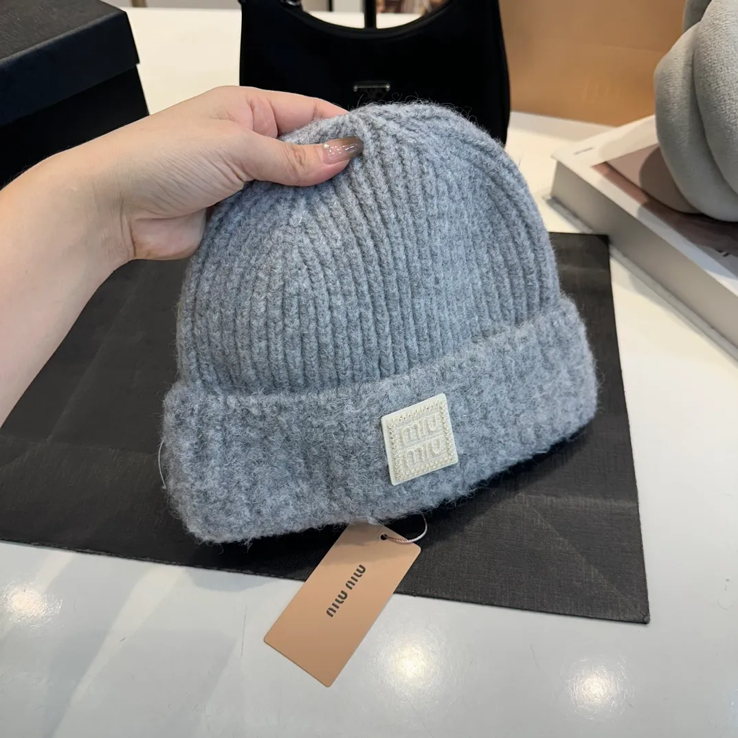 P50 miumiu 2024 autumn and winter new wool hat, 40% rabbit hair, 60% wool, high quality warm knitted hat