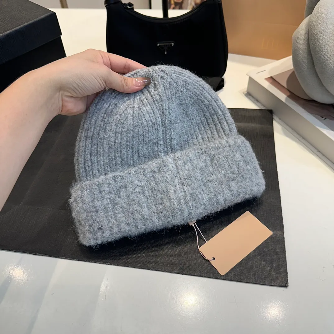 P50 miumiu 2024 autumn and winter new wool hat, 40% rabbit hair, 60% wool, high quality warm knitted hat