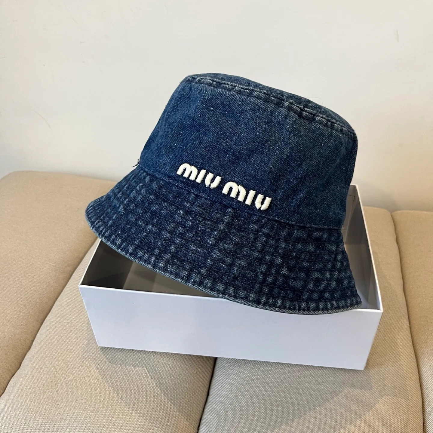 P70 miumiu original spring and summer new baseball cap, authentic mold-making and custom-made, the original workmanship is meticulous and the quality is superb!