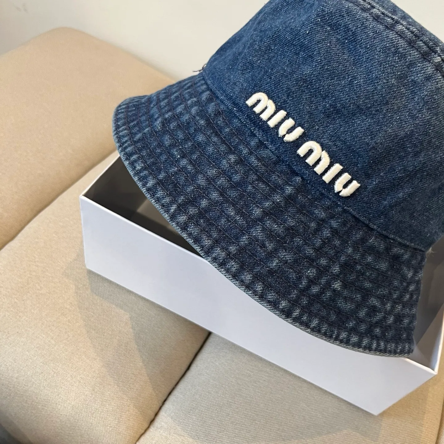P70 miumiu original spring and summer new baseball cap, authentic mold-making and custom-made, the original workmanship is meticulous and the quality is superb!