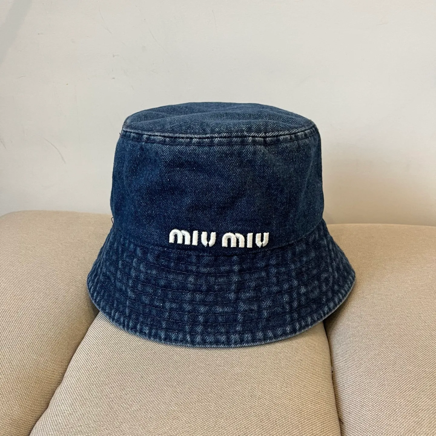 P70 miumiu original spring and summer new baseball cap, authentic mold-making and custom-made, the original workmanship is meticulous and the quality is superb!