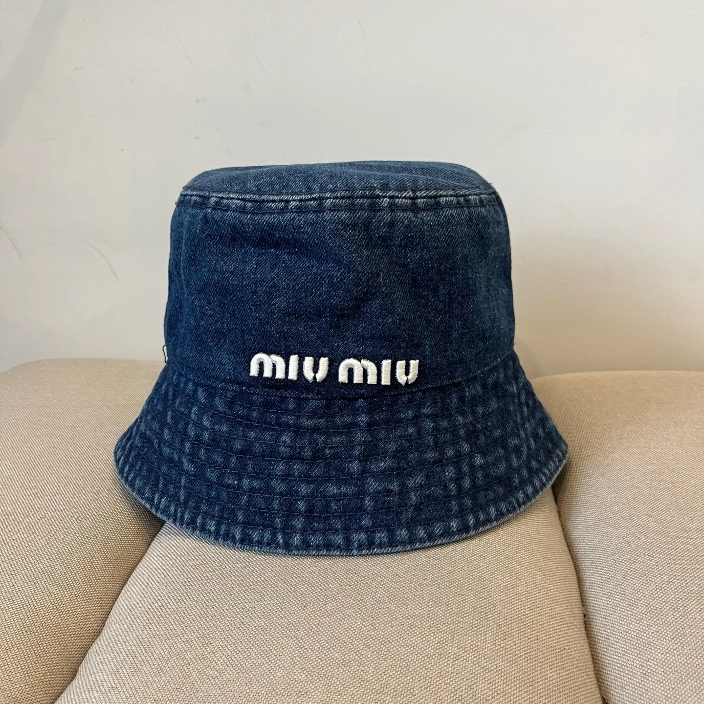 P70 miumiu original spring and summer new baseball cap, authentic mold-making and custom-made, the original workmanship is meticulous and the quality is superb!