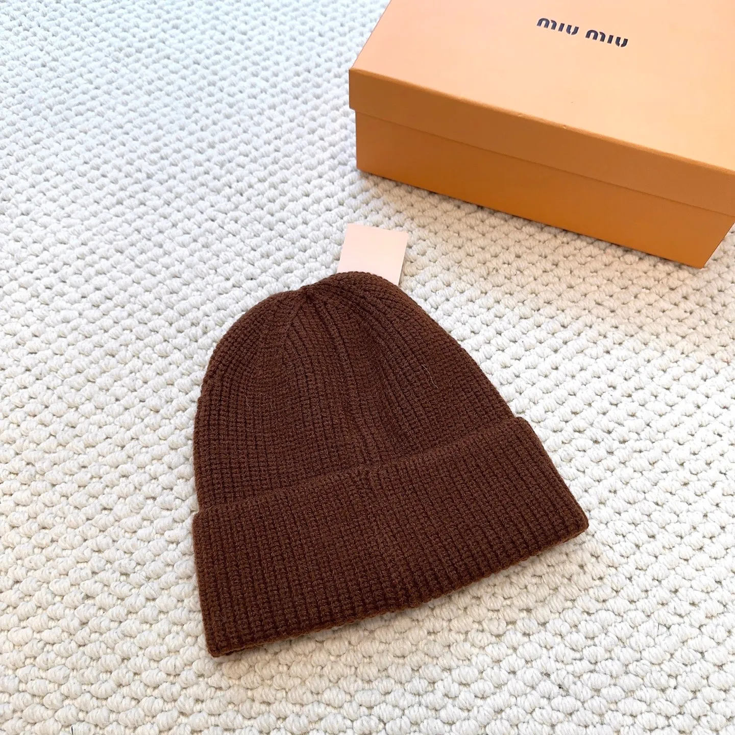 P50 miumiu Miu Miu counter's popular embroidered logo knitted hat! Xiaohongshu’s new product is released, it’s so 🉑️, high-elastic fabric, classic color