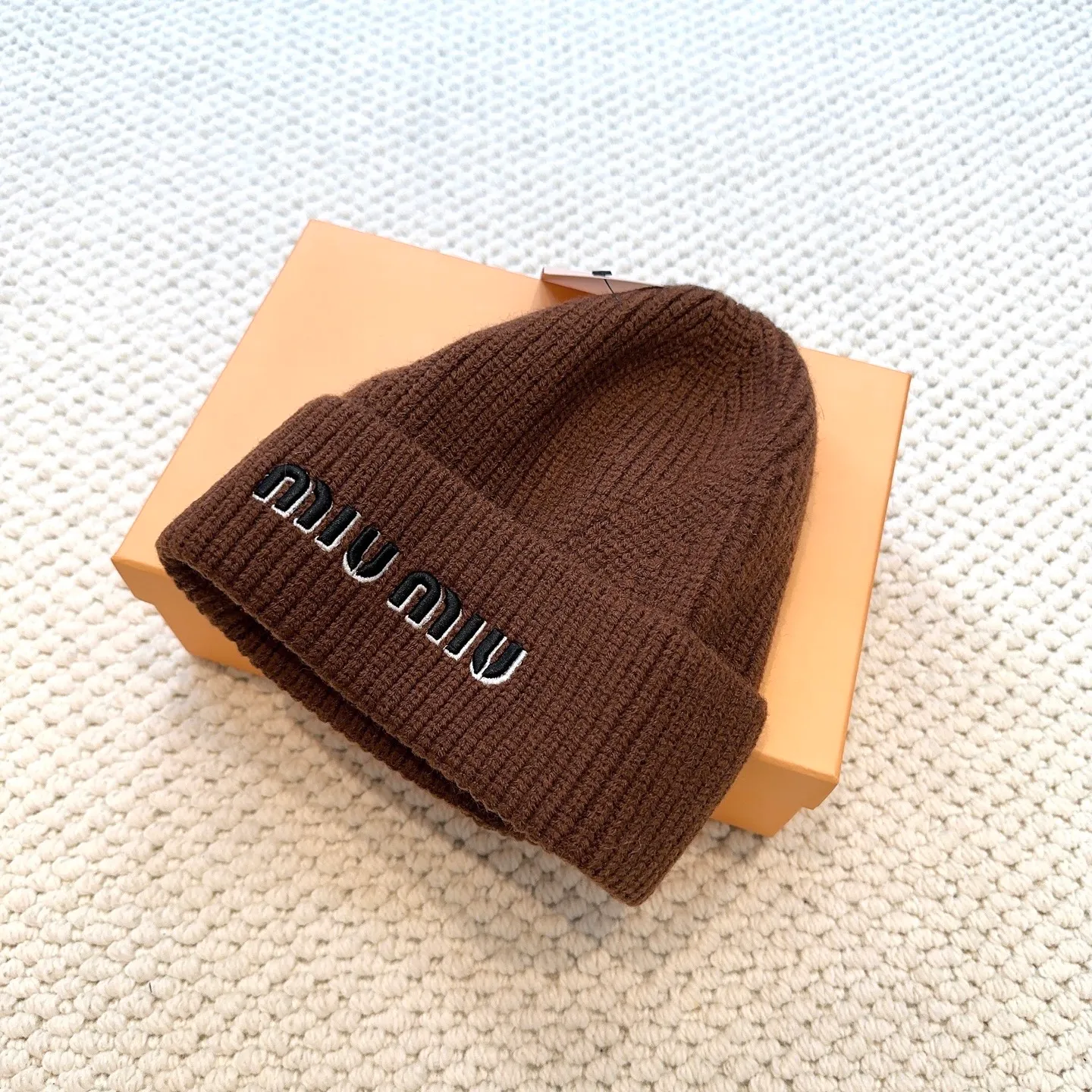 P50 miumiu Miu Miu counter's popular embroidered logo knitted hat! Xiaohongshu’s new product is released, it’s so 🉑️, high-elastic fabric, classic color
