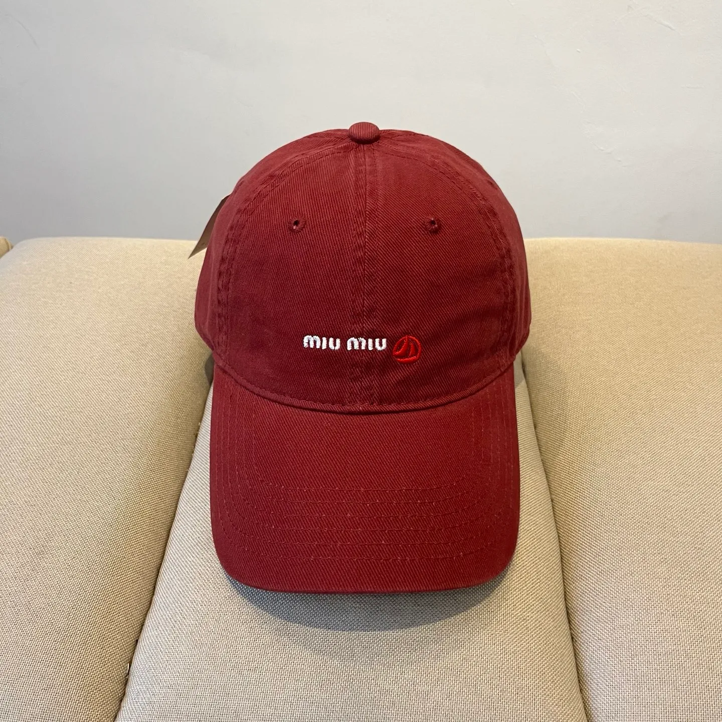 P60 miumiu original spring and summer new baseball cap, authentic mold-making and custom-made, the original workmanship is meticulous and the quality is superb!