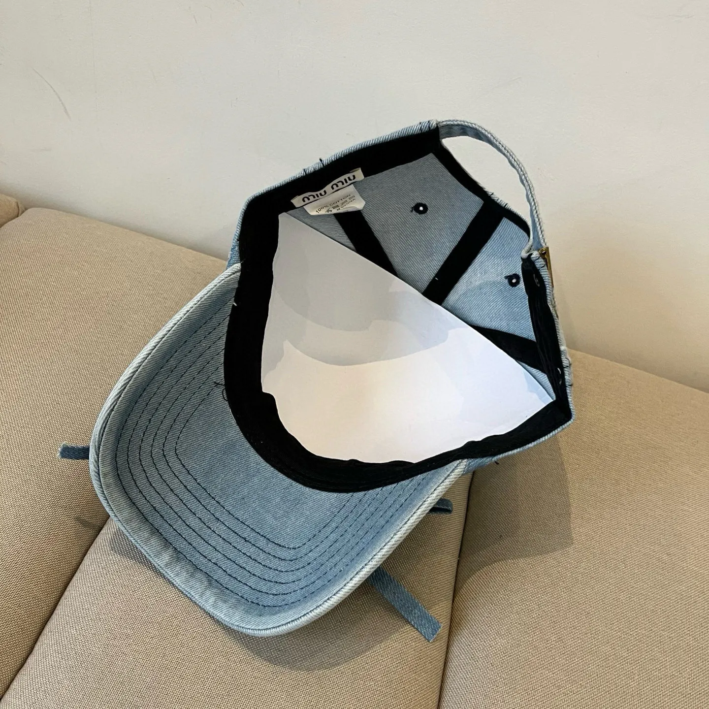 P60 miumiu original spring and summer new baseball cap, authentic mold-making and custom-made, the original workmanship is meticulous and the quality is superb!