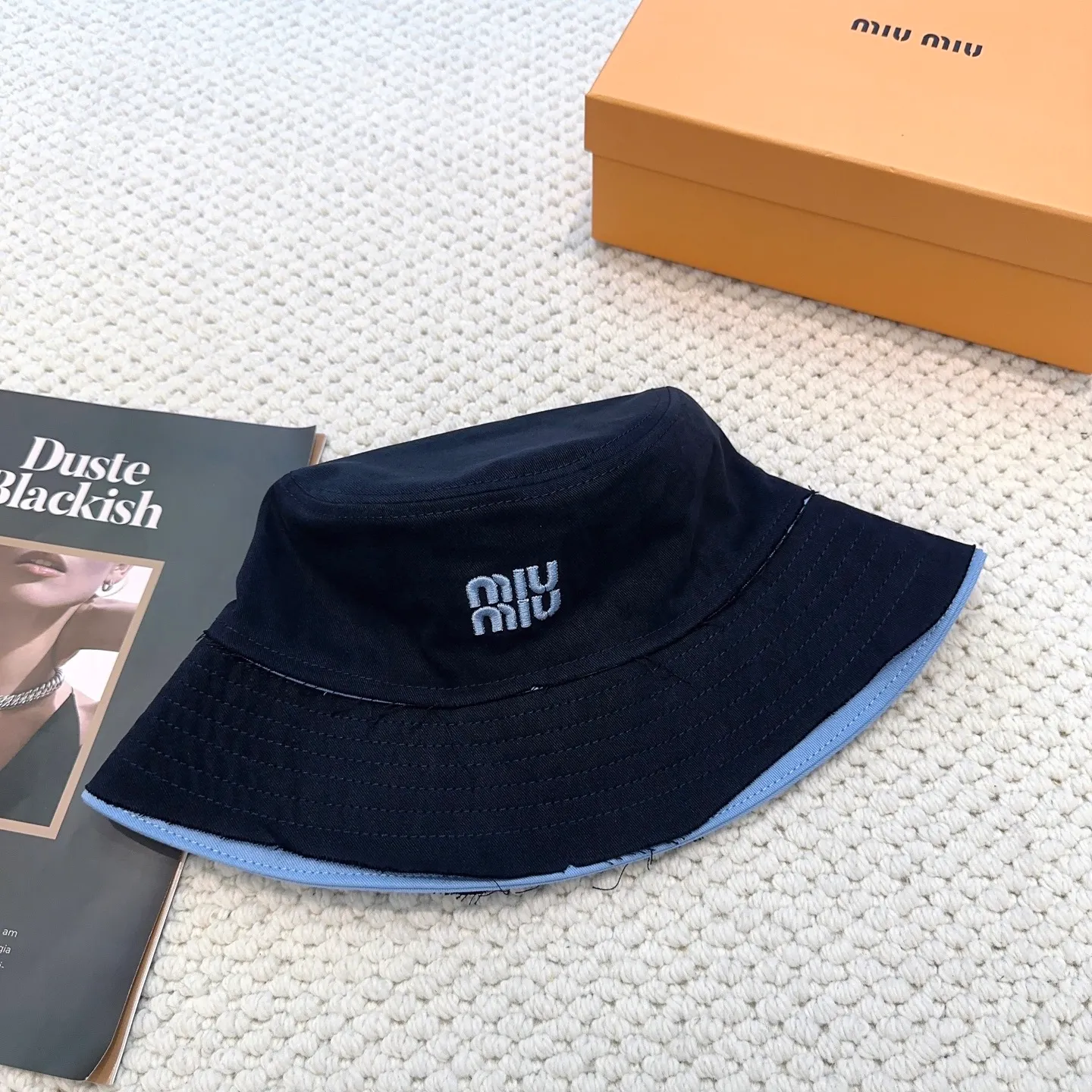 P80 miumiu limited new fisherman hat/baseball cap, a very attractive fisherman hat ~ the same style for men and women. It brings a sense of atmosphere when you go out every day. It feels great to change it occasionally.