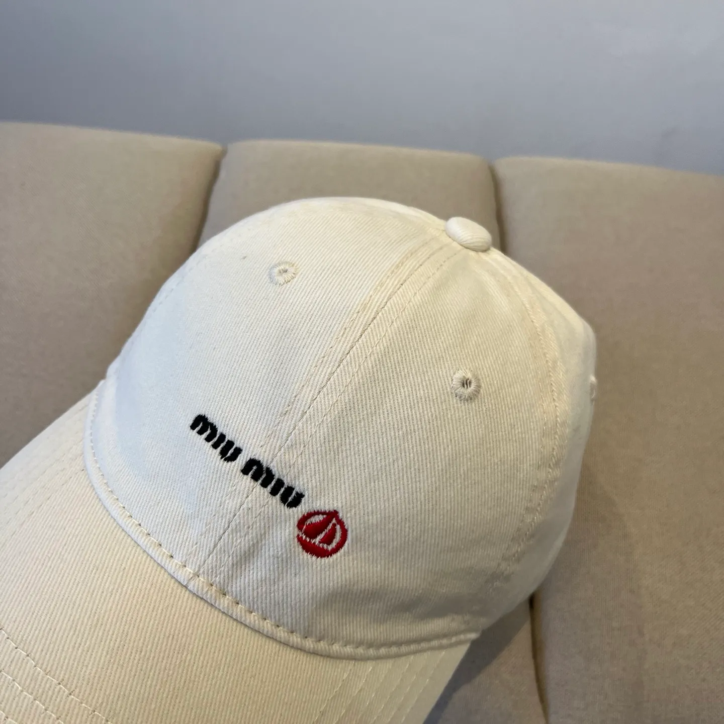 P60 miumiu original spring and summer new baseball cap, authentic mold-making and custom-made, the original workmanship is meticulous and the quality is superb!