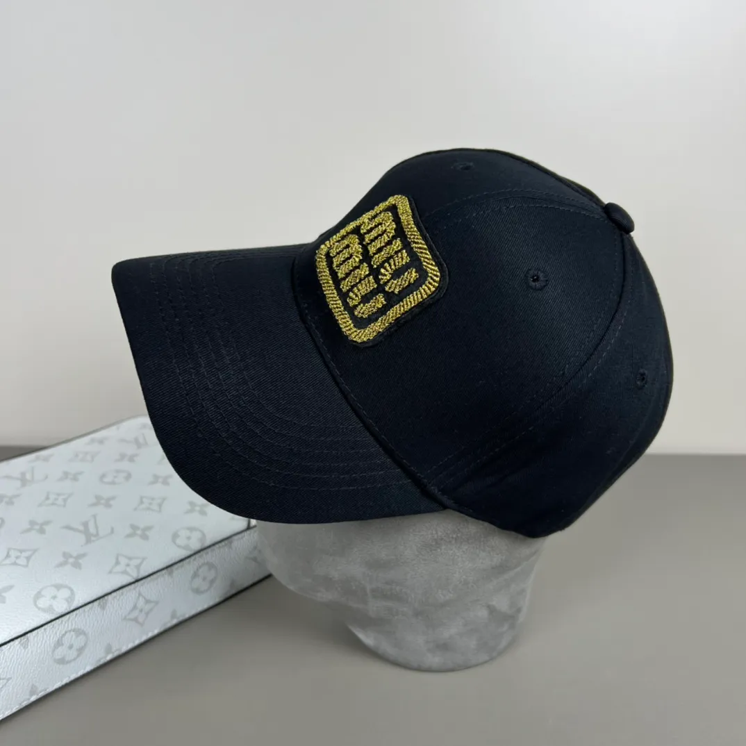 46💰Miumiu (recommended by Xiaohongshu’s popular model) original spring and summer new baseball cap, authentic mold-making and customization, the original workmanship is meticulous and the quality is superb!