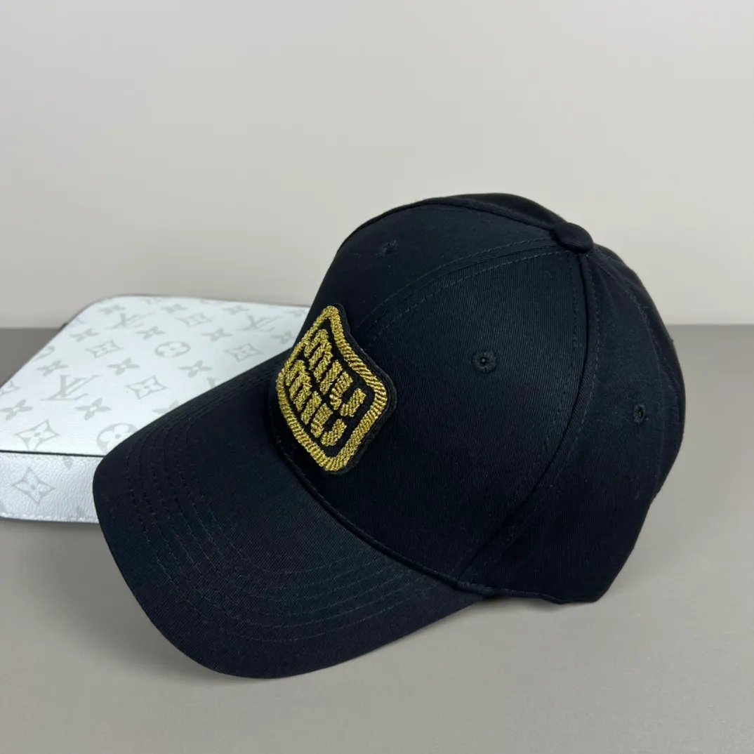 46💰Miumiu (recommended by Xiaohongshu’s popular model) original spring and summer new baseball cap, authentic mold-making and customization, the original workmanship is meticulous and the quality is superb!