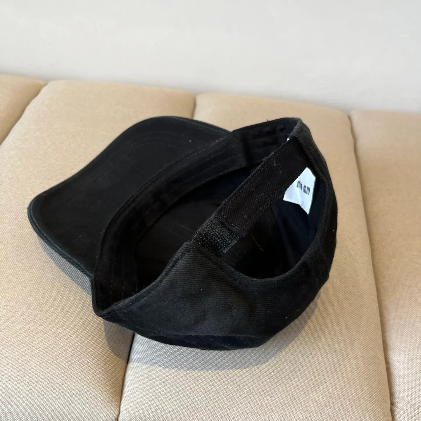 P60 miumiu original spring and summer new baseball cap, authentic mold-making and custom-made, the original workmanship is meticulous and the quality is superb!