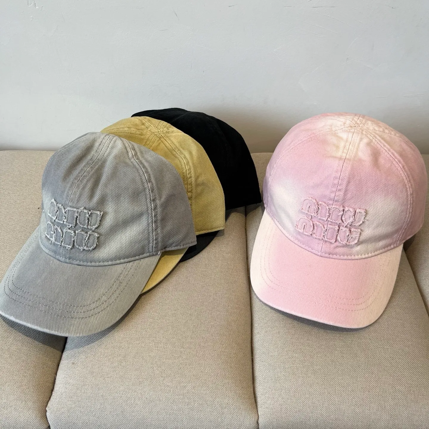 P60 miumiu original spring and summer new baseball cap, authentic mold-making and custom-made, the original workmanship is meticulous and the quality is superb!