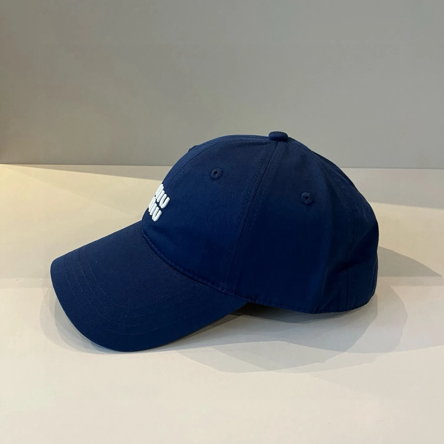 P70 miumiu original spring and summer new baseball cap, authentic mold-making and custom-made, the original workmanship is meticulous and the quality is superb!