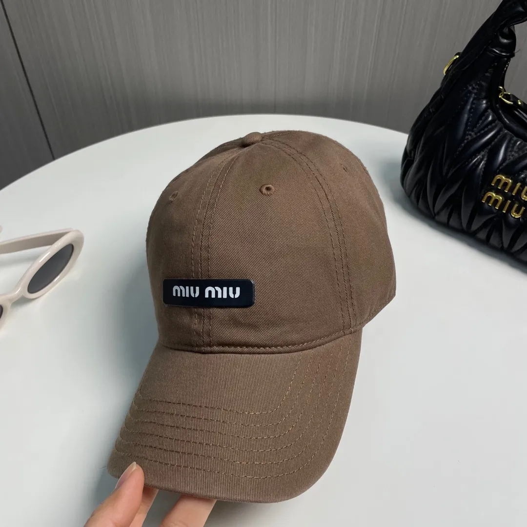 P60 miumiu new solid color baseball cap, the hottest color at the moment - full of street style! Trendy and versatile, Xiaohongshu grows grass, poison, get your boyfriend, and cool together