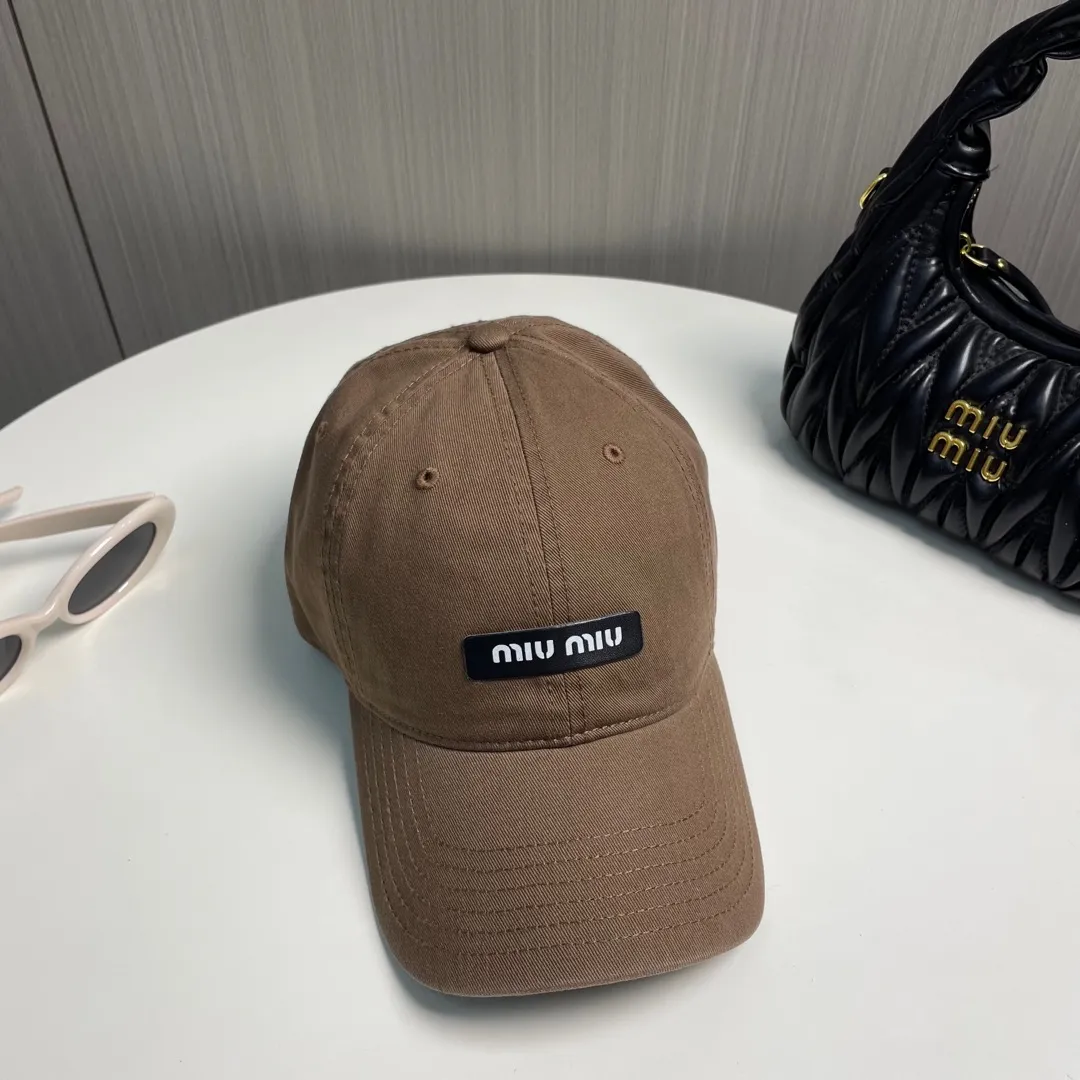 P60 miumiu new solid color baseball cap, the hottest color at the moment - full of street style! Trendy and versatile, Xiaohongshu grows grass, poison, get your boyfriend, and cool together